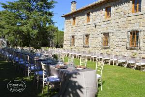 Banquete con mesas imperiales en Jardín Madrid