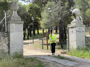 Puerta principal, acceso de invitados